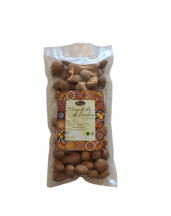 Sweet Sicilian shelled almonds